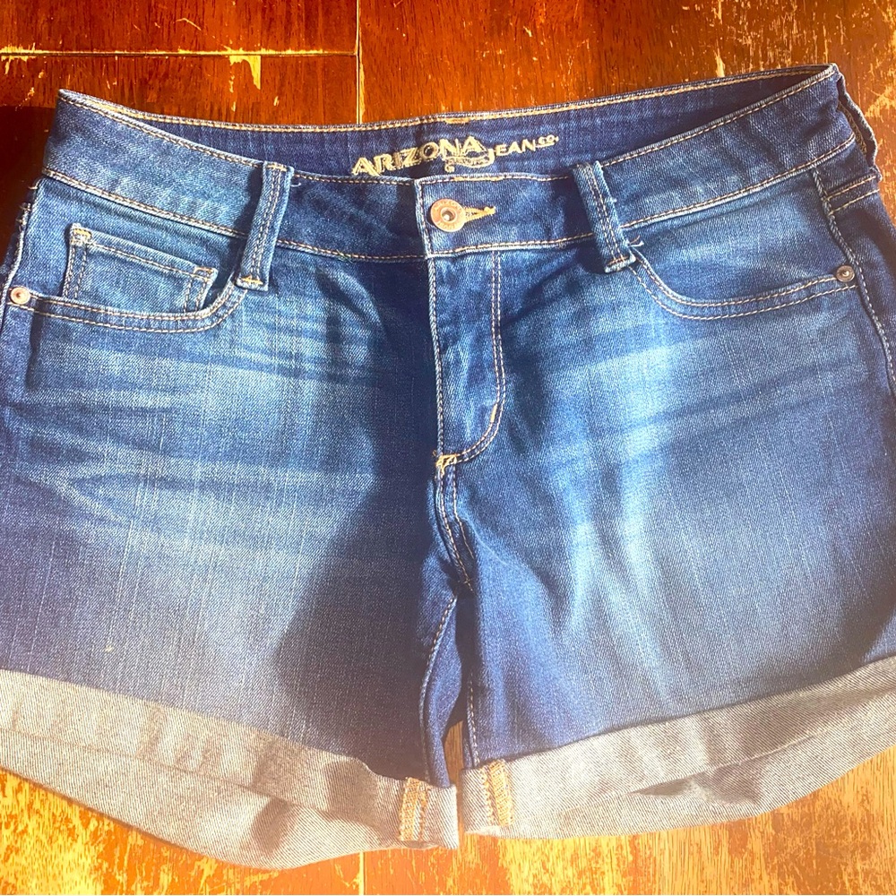 Juniors Arizona size 7 Jean shorts
